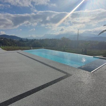 Studio Independant Vue Magnifique Et Au Calme كريست المظهر الخارجي الصورة