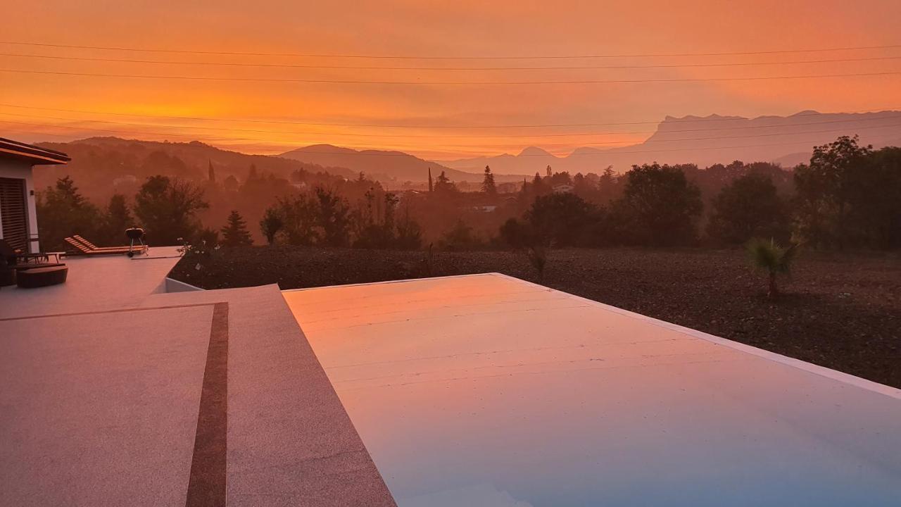 Studio Independant Vue Magnifique Et Au Calme كريست المظهر الخارجي الصورة